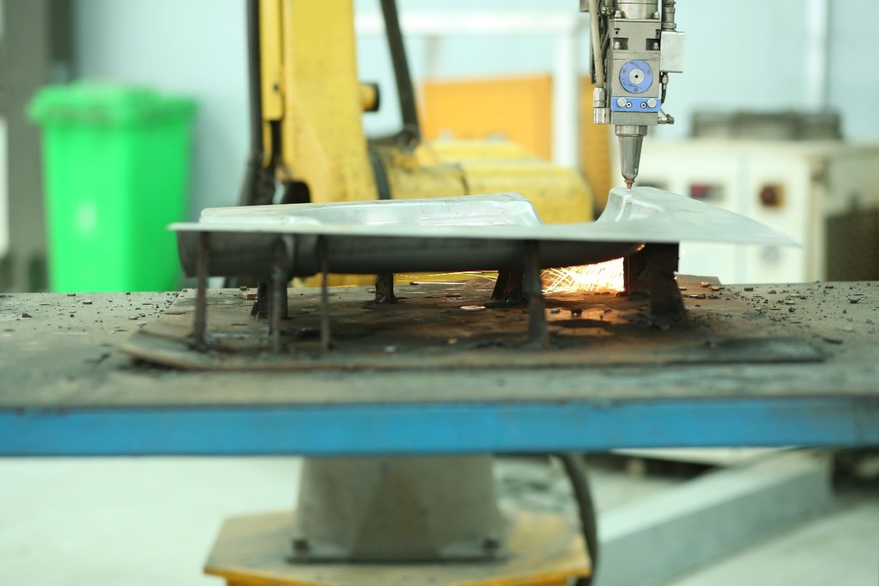 Système d'alimentation automatique Debabrother permettant un transport efficace et précis