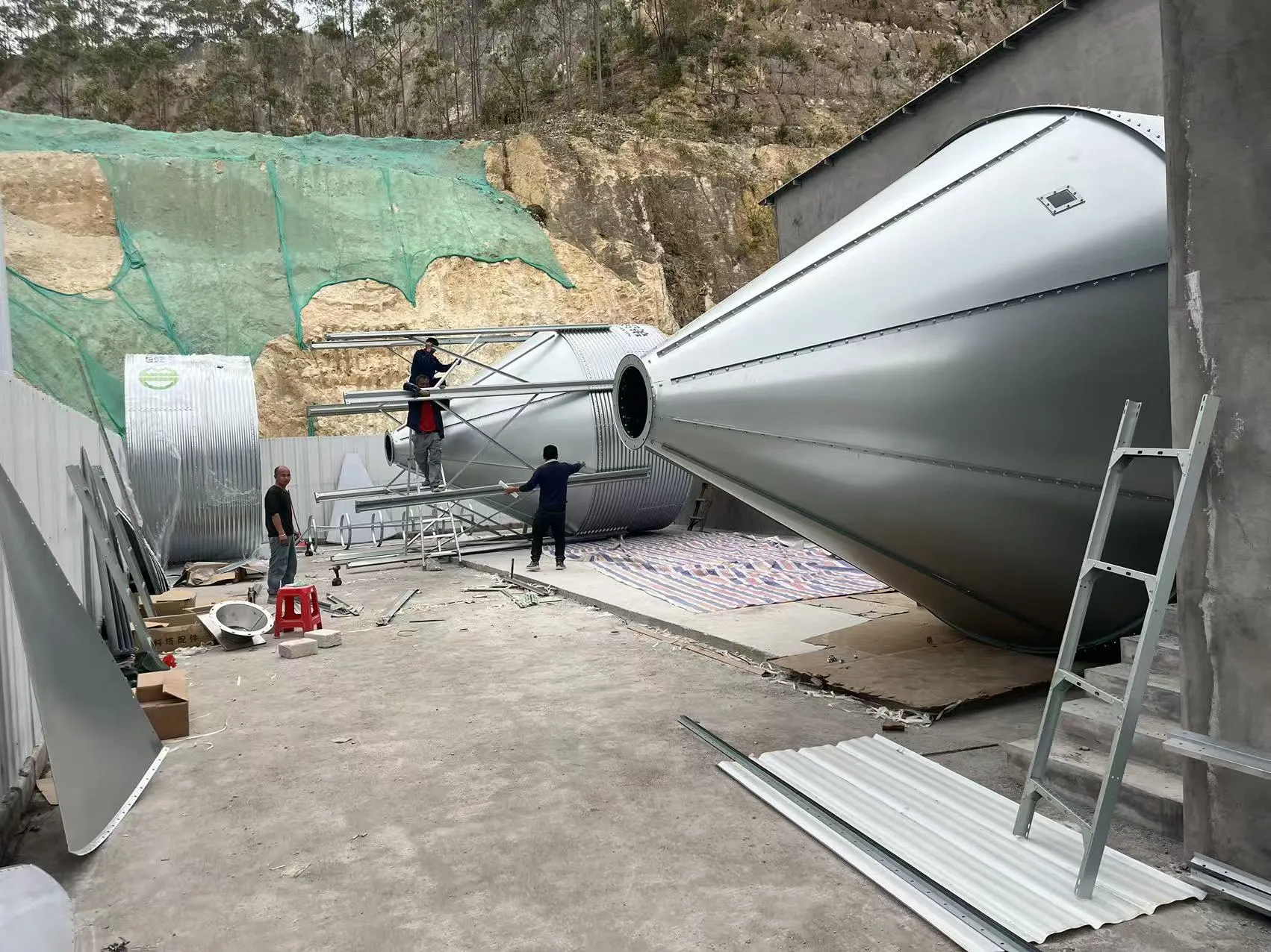 Projet d'élevage porcin à grande échelle de Debabrother dans le Guangdong En construction avec une capacité prévue de 300 000 porcelets par an